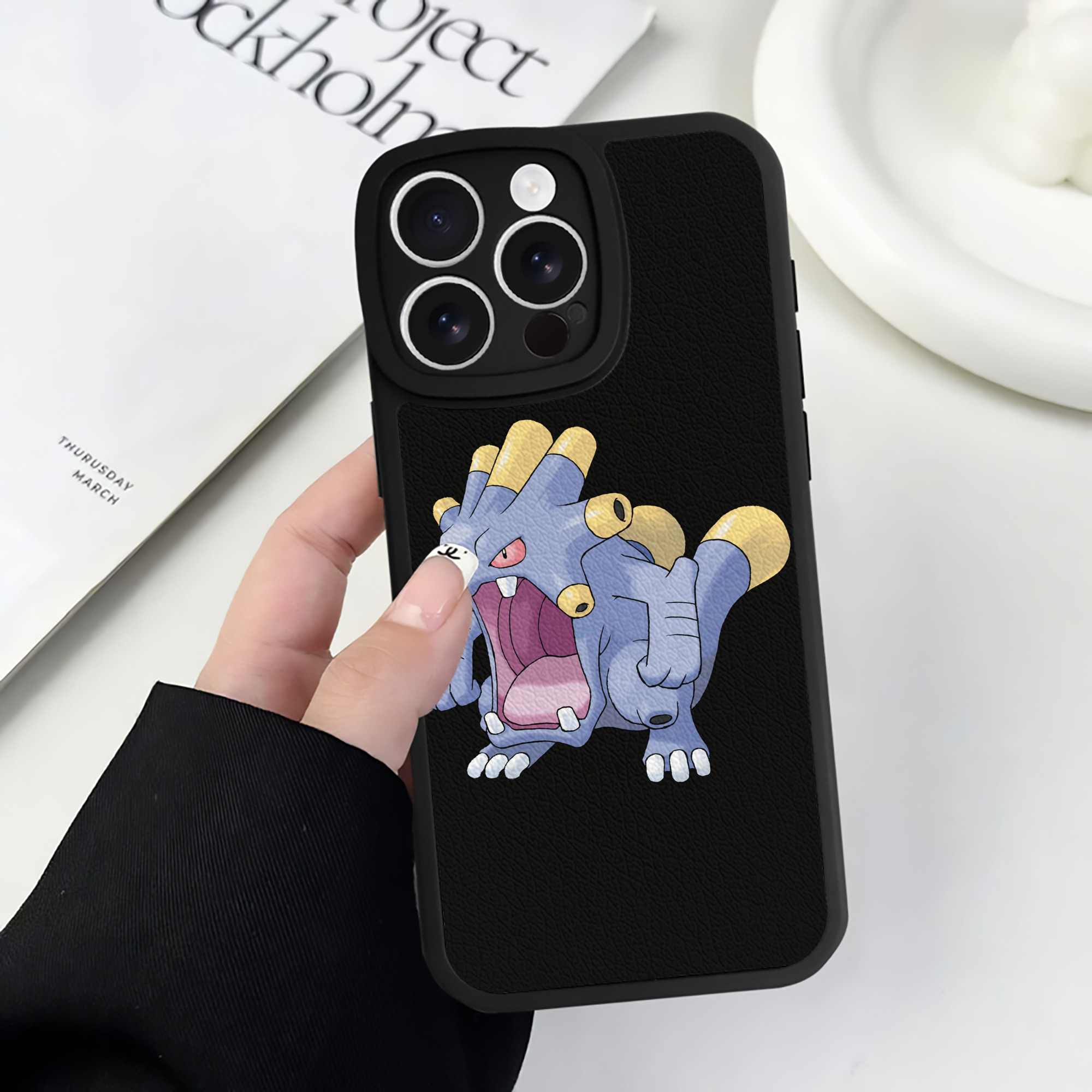 （画像用） ポケットモンスター Pokémon 【iPhone 16シリーズ対応】シリコンスマホケース（レザー調） 材質：シリコン